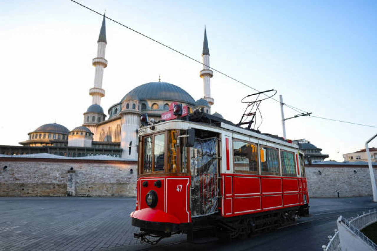 Şehir Turunda Tarihi Tramvaylar: Hem Ulaşım Hem Geçmişin İzinde Keşif