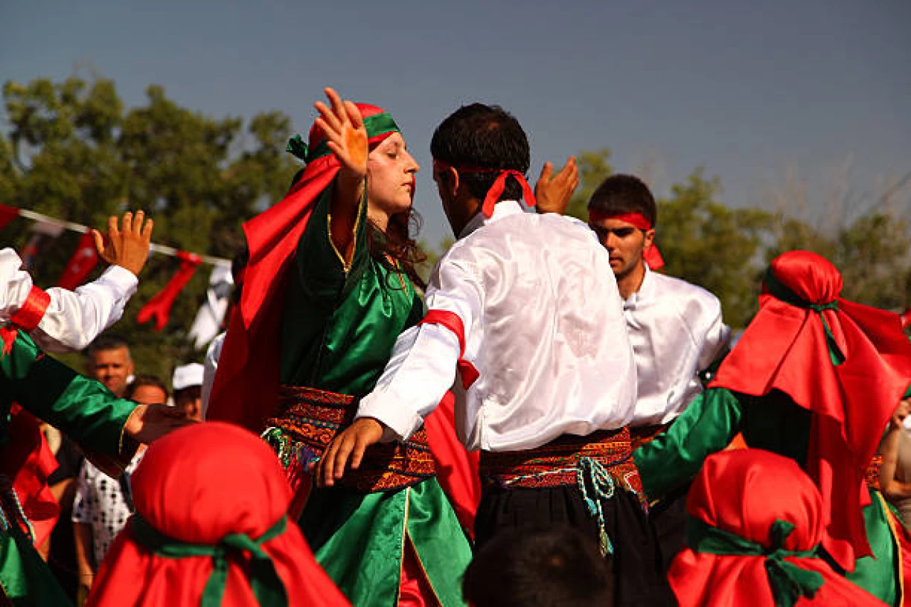 Alevi Semahı: Kökleri, Sembolizmi ve Cem İbadetindeki Yeri