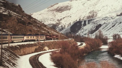 Uzun Yol Tren Seyahati: Yavaş Ulaşımın Keyfini Çıkarın